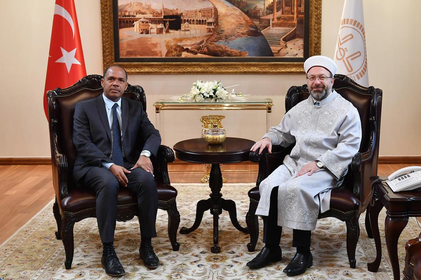 "İslam insanların barış içerisinde yaşamasını amaçlar" "İslam insanların barış içerisinde yaşamasını amaçlar"